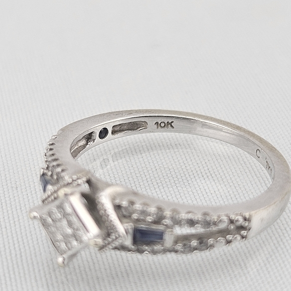 10k White Gold Engagement/Promise Ring with Natural Diamonds & Sapphire - Picture 7 of 9